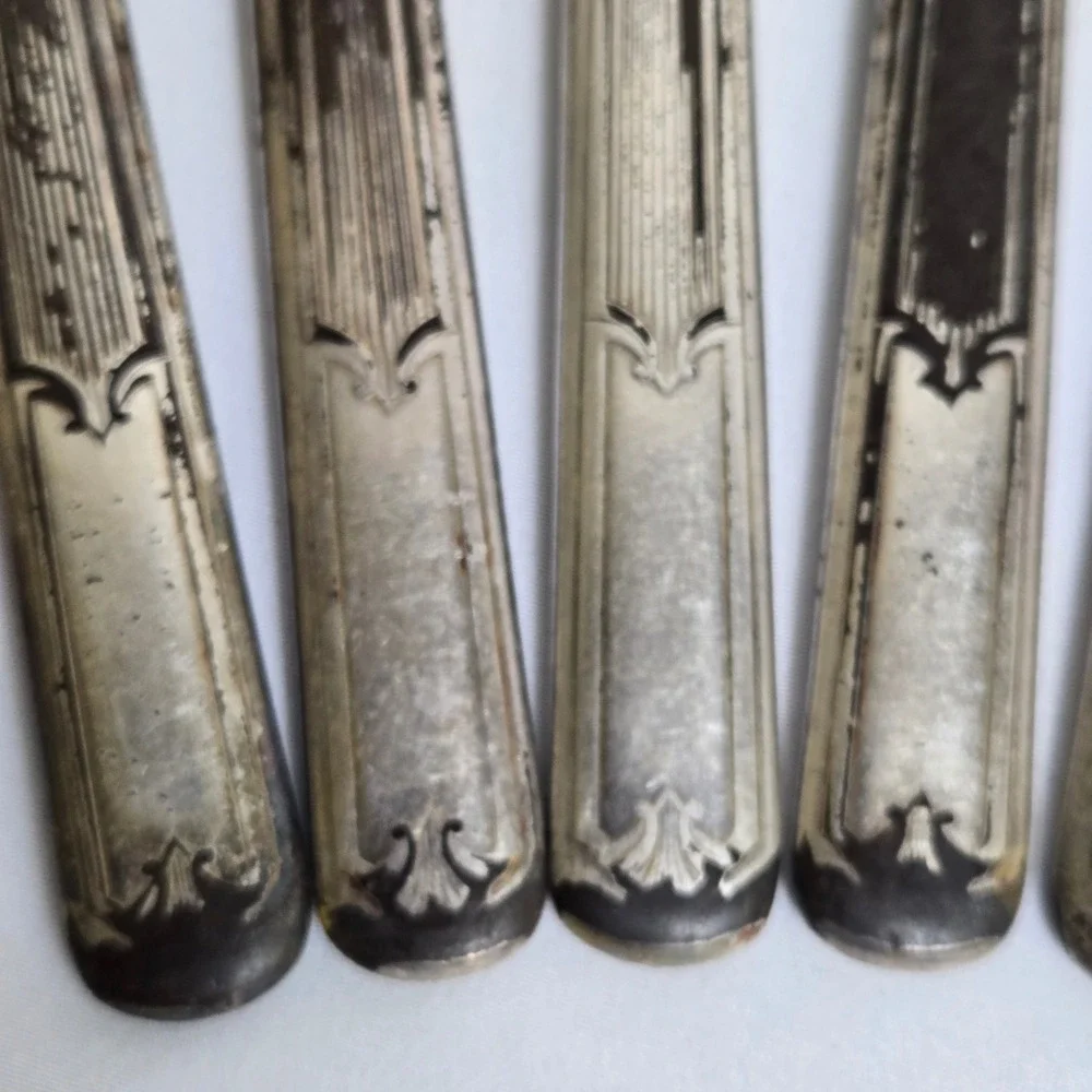 WM‎ Rogers MFG Co Stainless Butter Knives, Set of 9, Vintage 9.5